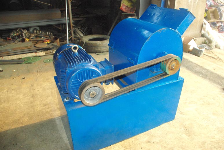 粉餅機(jī)，碎餅機(jī)，大餅打碎機(jī)，花生茶籽大豆餅粉碎機(jī)